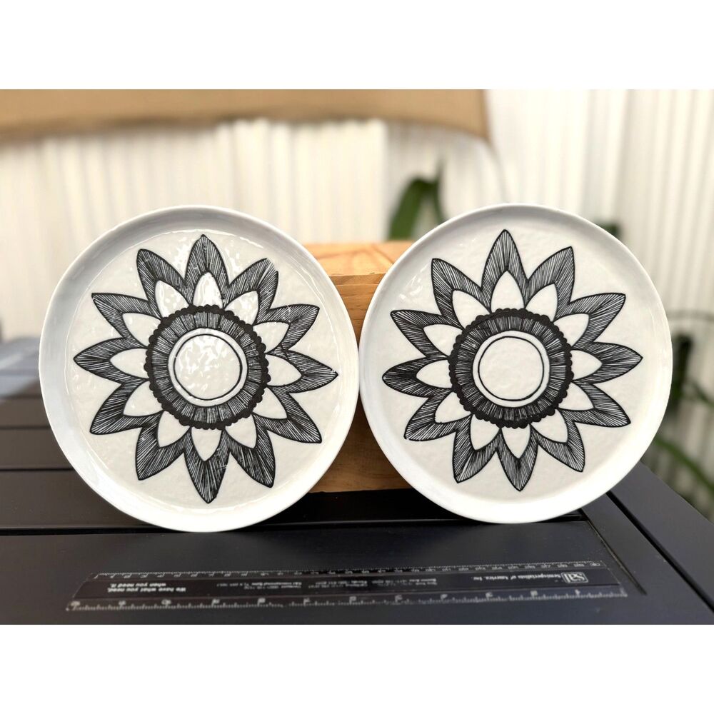 Crate & Barrel B&W Mercer Flower Porcelain Salad Desert Plates a Pair 8.75"